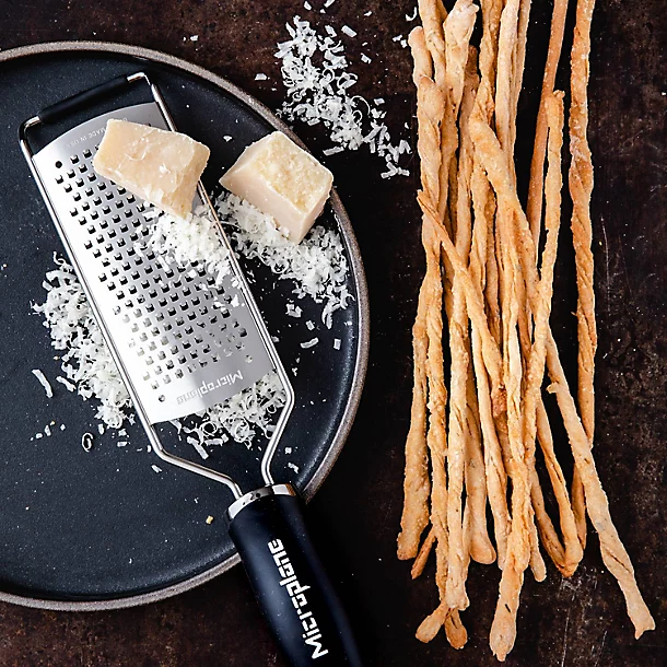 Microplane Gourmet Series Grater With Coarse Blade 4 Microplane Gourmet Series Grater With Coarse Blade - Image 2