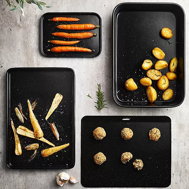 MasterClass Vitreous Enamel Large Baking Tray 8 MasterClass Vitreous Enamel Large Baking Tray - Image 6