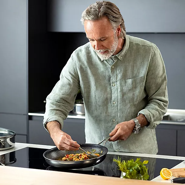 Circulon SteelShield Non-Stick Stainless Steel C-Series 32cm Frying Pan 4 Circulon SteelShield Non-Stick Stainless Steel C-Series 32cm Frying Pan - Image 2