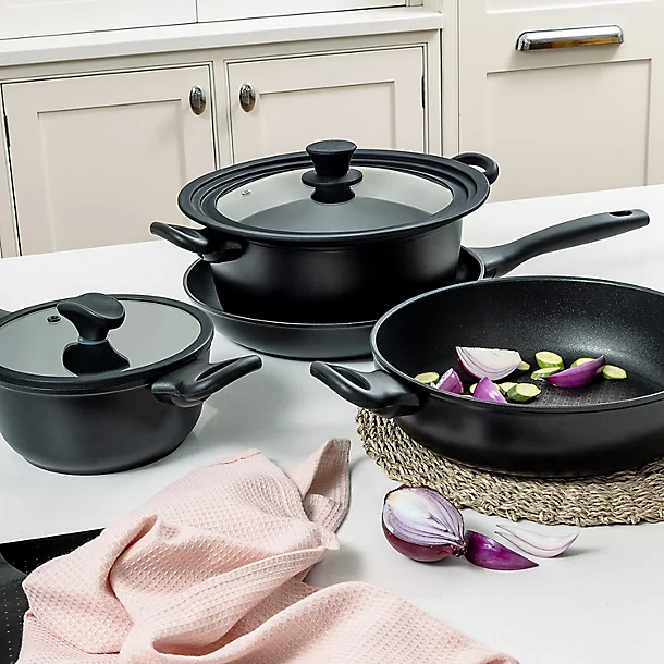 Prestige Nadiya Loves Stackable 4-Piece Nesting Pan Set And Universal Lid 4 Prestige Nadiya Loves Stackable 4-Piece Nesting Pan Set And Universal Lid - Image 2