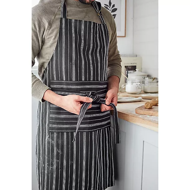 Lakeland Black Butcher’s Stripe Apron 4 Lakeland Black Butcher’s Stripe Apron - Image 2