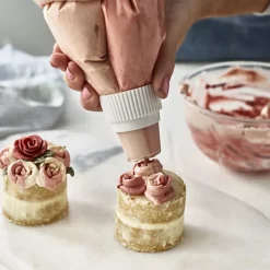 Lakeland Russian Nozzle Icing Set - 8 Nozzles And 3 Piping Bags -Kitchen Supplies Store 72677 8